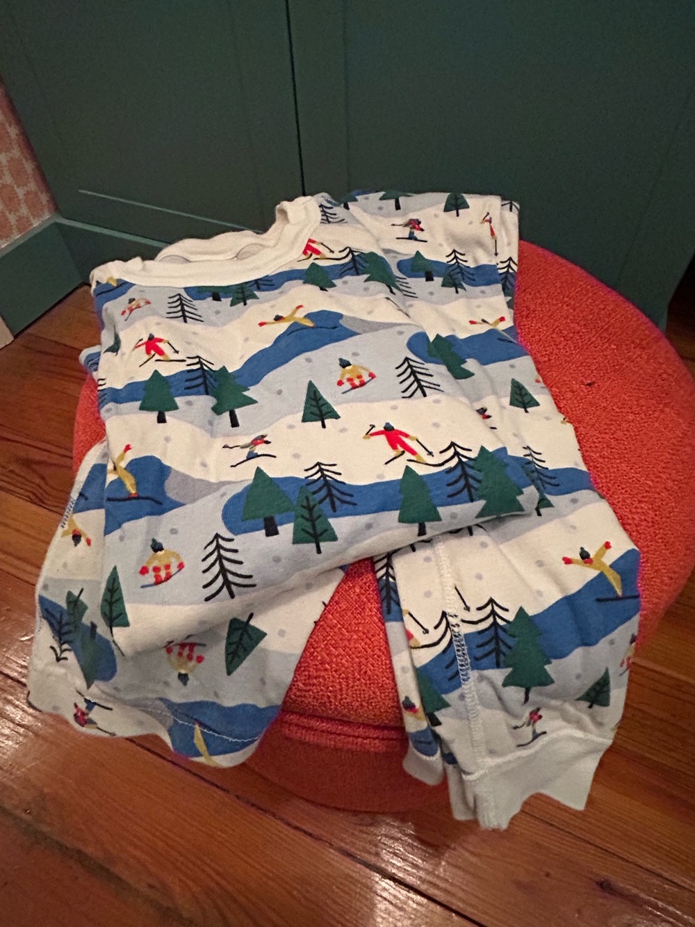 Kids Winter Hanna Andersson Ski Print Pajama Set in White and Blue